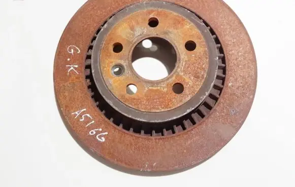 Volvo XC60 Rear brake disc ventiliuojamas