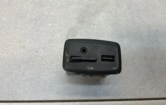 Renault Captur USB socket connector 280237342R