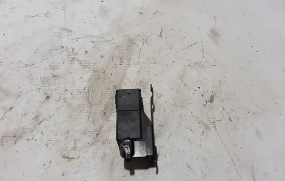 Peugeot 3008 II Glow plug pre-heat relay 9803299780