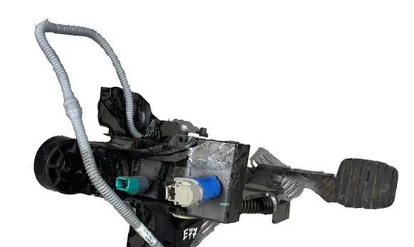Renault Trafic III (X82) Clutch pedal 465038677R