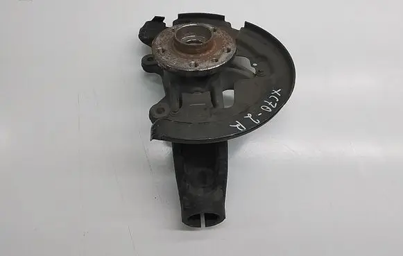 Volvo XC70 Front wheel hub 7G913K170