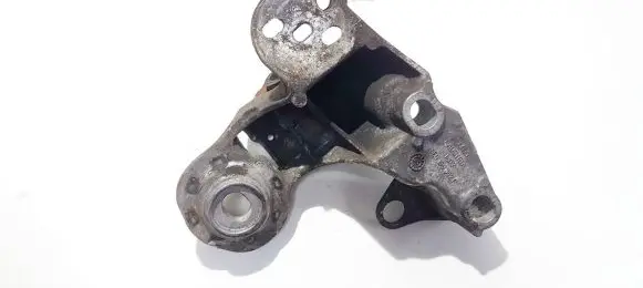 Skoda Superb B5 (3U) Engine mounting bracket 8e0199352f
