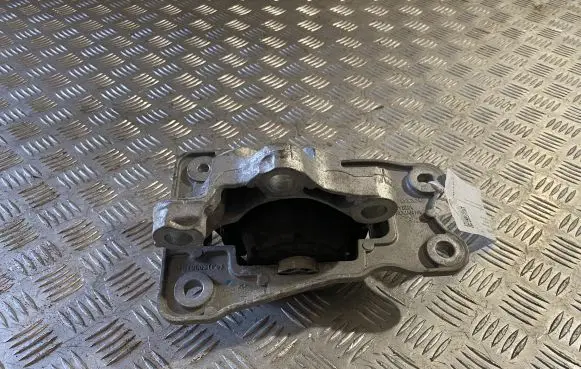 Volvo XC90 Engine mount bracket 31460883