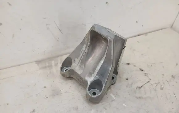 Chevrolet Camaro Engine mount bracket X03477AA3801-1