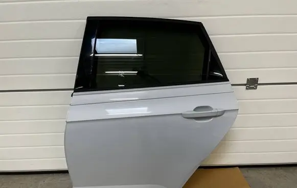 Volkswagen Polo VI Rear door 
