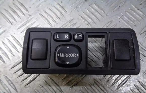 Toyota Avensis T250 Wing mirror switch