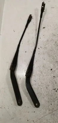 Front wiper blade arm