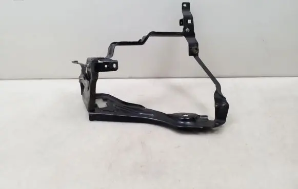 Mercedes-Benz C W204 Headlight/headlamp mounting bracket A2046201191
