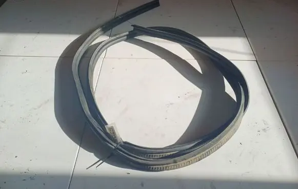 Trunk rubber seal (body)