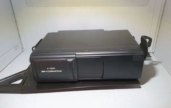 Porsche Cayenne (9PA) CD/DVD changer CFA00051