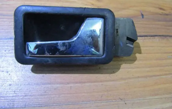 Audi 80 90 S2 B4 Rear door interior handle 893837020 nenustatyas