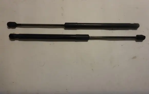 Hyundai i10 Tailgate strut 