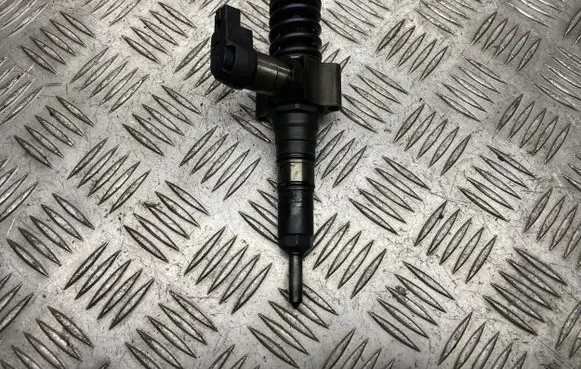 Volkswagen PASSAT B6 Fuel injector 000130063SX 111083 000130