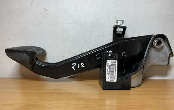 Mercedes-Benz E W212 Brake pedal C878 A2042902201