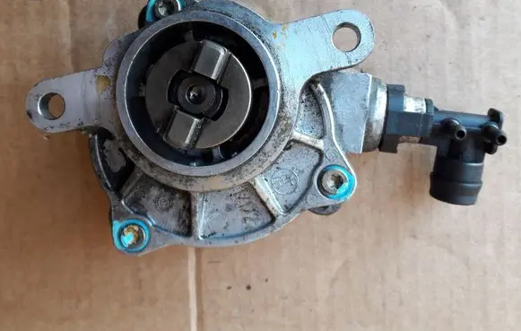 Renault Espace - Grand espace IV Vacuum pump 8200102535