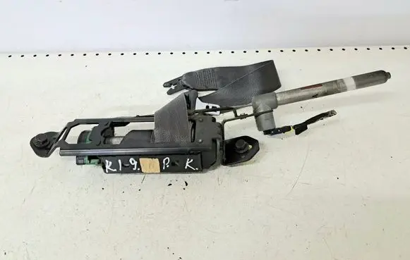 Volvo S60 Front seatbelt