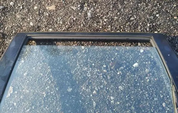 Nissan X-Trail T30 Rear door window glass as2