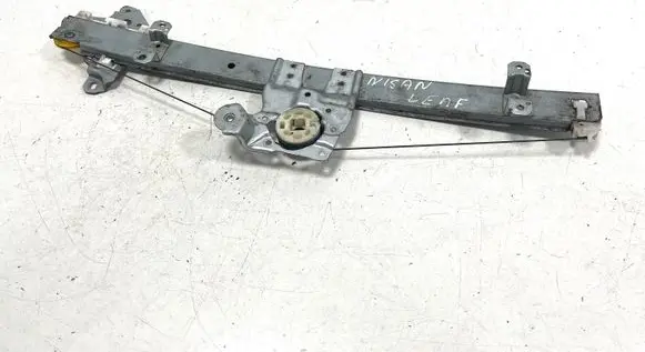 Nissan Leaf I (ZE0) Front window lifting mechanism without motor