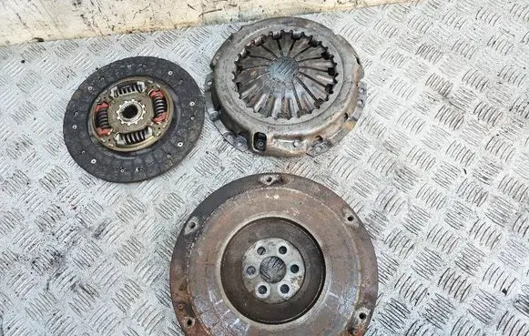 Toyota Yaris Clutch set kit DTX218E 4D18 CTX146Z
