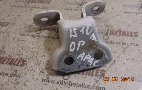 Lexus IS 220D-250-350 Front door lower hinge 