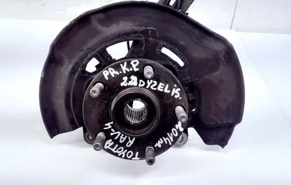 Toyota RAV 4 (XA40) Front wheel hub