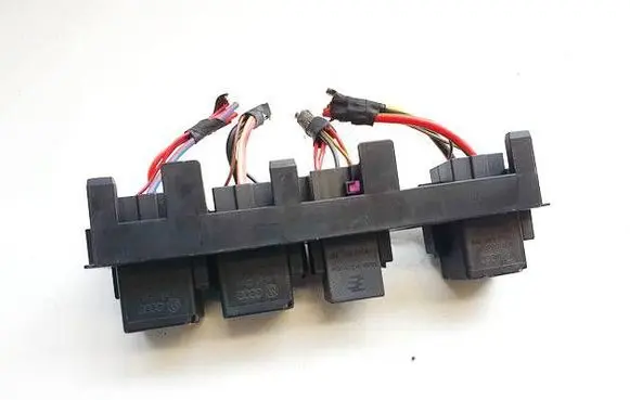 Volkswagen PASSAT B7 Fuse box set 7N0937503A