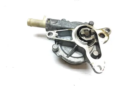 Nissan Navara D23 Vacuum pump 146508418R