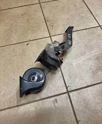 BMW 5 E60 E61 Horn signal 7060814 09112673 51647060814