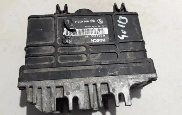 Volkswagen Golf III Engine control unit/module 032906026a 0261200764