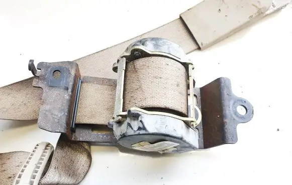 Middle seatbelt (rear)