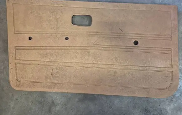 Volkswagen Jetta I Front door card panel trim 173857