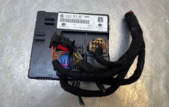 Audi Q7 4L LED ballast control module 4L0907289K