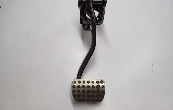 Mercedes-Benz E W213 Brake pedal A2052920507 A2052900800