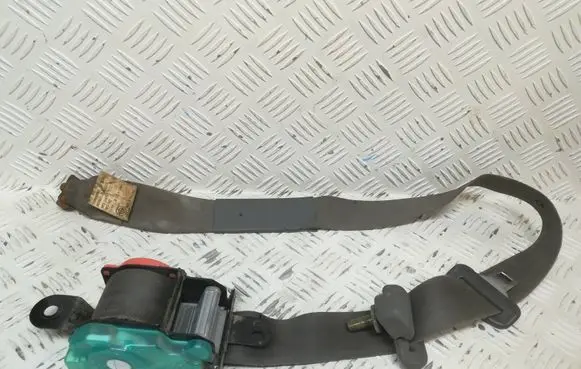 Mazda B2500 Front seatbelt T89207T