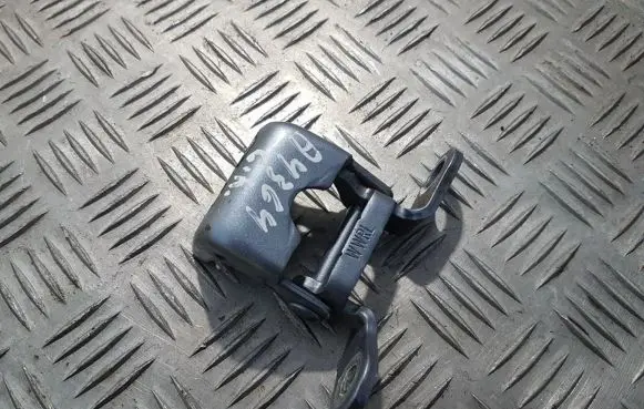 Honda CR-V Rear door lower hinge