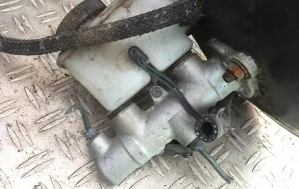 Mazda 323 Master brake cylinder