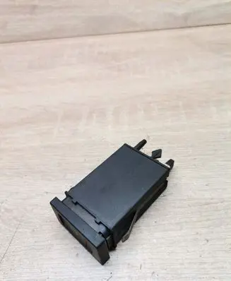 Volkswagen PASSAT B5 Windscreen/window heater switch 3B0959621B
