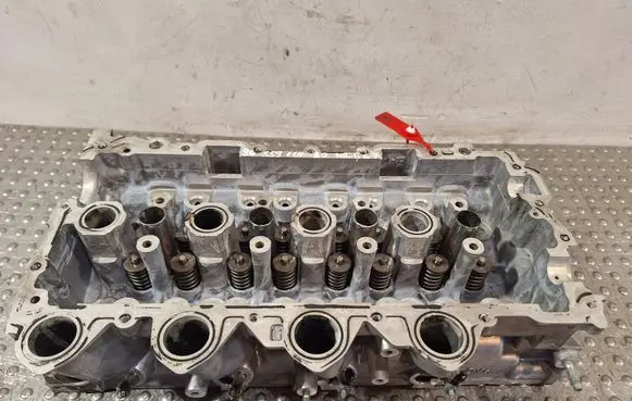 Citroen C4 I Picasso Engine head S25053667 9655911480