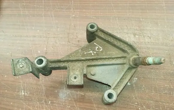Renault Kangoo I Engine mounting bracket 7700434671