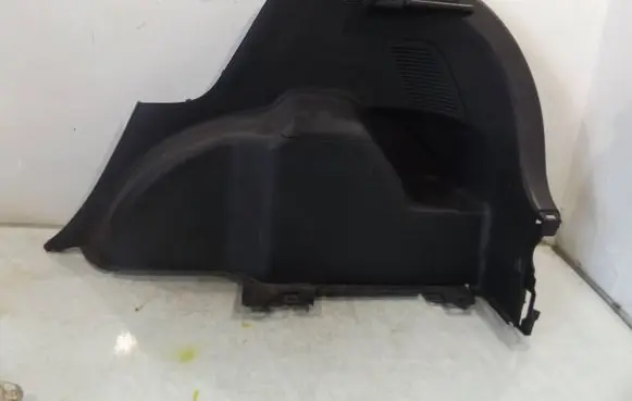 Toyota Yaris Tailgate/trunk side cover trim 