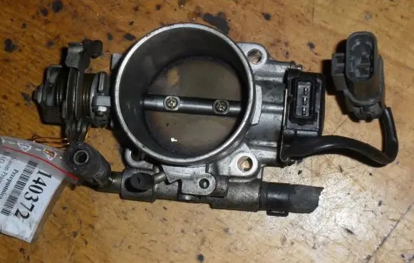 Nissan Prairie Throttle body valve 