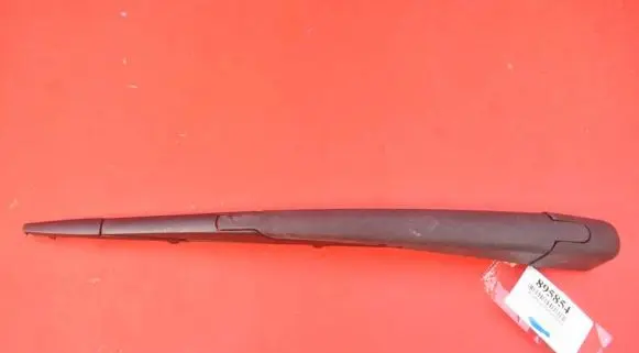 Rear wiper blade arm