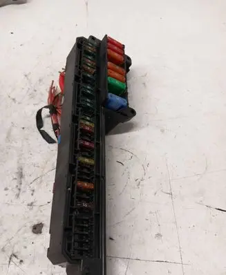 BMW 5 E60 E61 Fuse module 6957330