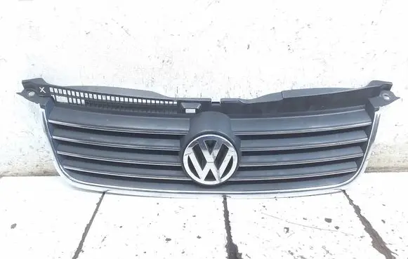 Volkswagen PASSAT B5.5 Front bumper upper radiator grill 3B0853651H