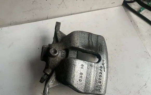Volkswagen Golf VII Front brake caliper