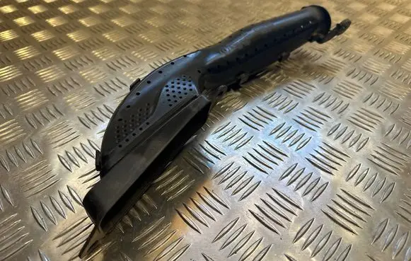Ford Focus Air intake duct part AV619E635BD 1050704S02
