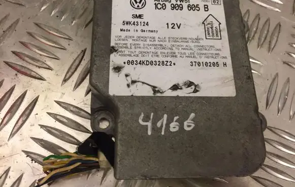 Volkswagen PASSAT B5.5 Airbag control unit/module 1C0909605B 4166