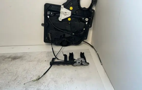 Chrysler Pacifica Rear door window regulator with motor 3040966