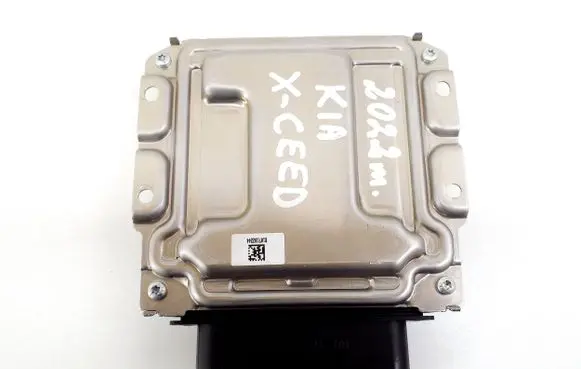 KIA Xceed Engine control unit/module 296102U236