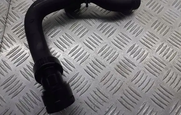 Volkswagen PASSAT B5.5 Engine coolant pipe/hose 8D0121101AD